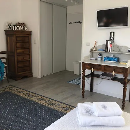 Studio-piscine Maclado De Standing A 7km De Paris Apartment *