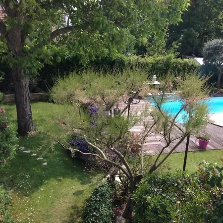 Studio-piscine Maclado De Standing A 7km De Paris Apartment *