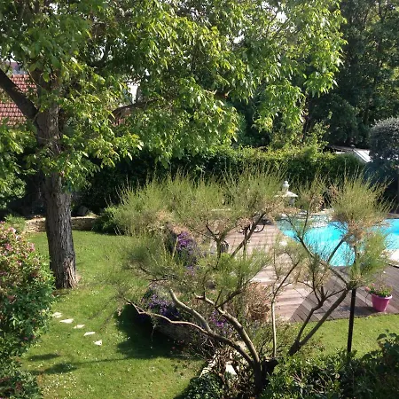 Studio-piscine Maclado De Standing A 7km De Paris Apartment